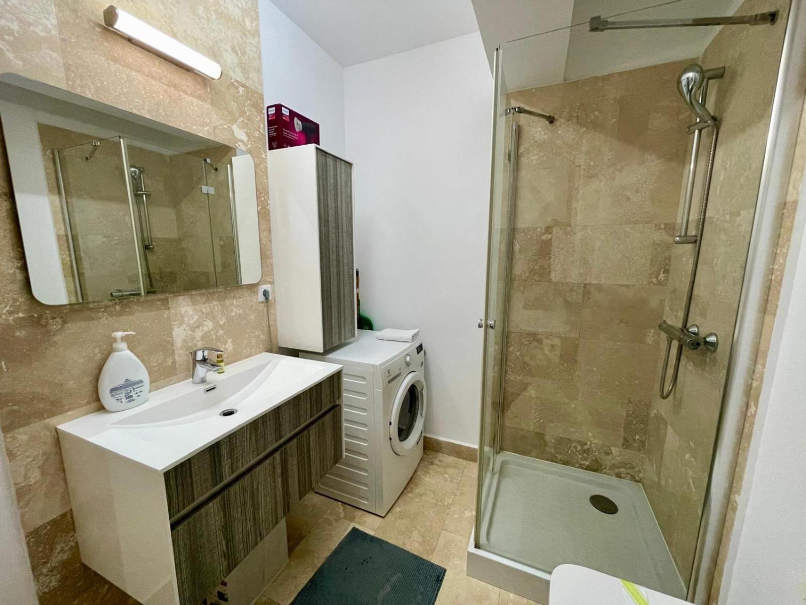 Yamaluxe Apartments - Between The Lakes - Close To Iulius Mall คลูจ-นาโปกา ภายนอก รูปภาพ